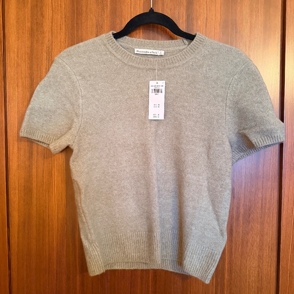Abercrombie Sweater shirt - Picture 1 of 3
